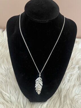 {LC Lauren Conrad} Articulated Feather Pendant Long Necklace in Silver Tone